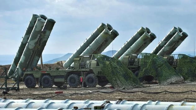 Η Κίνα πήρε τα πρώτα S-400 από τον Πούτιν (βίντεο)